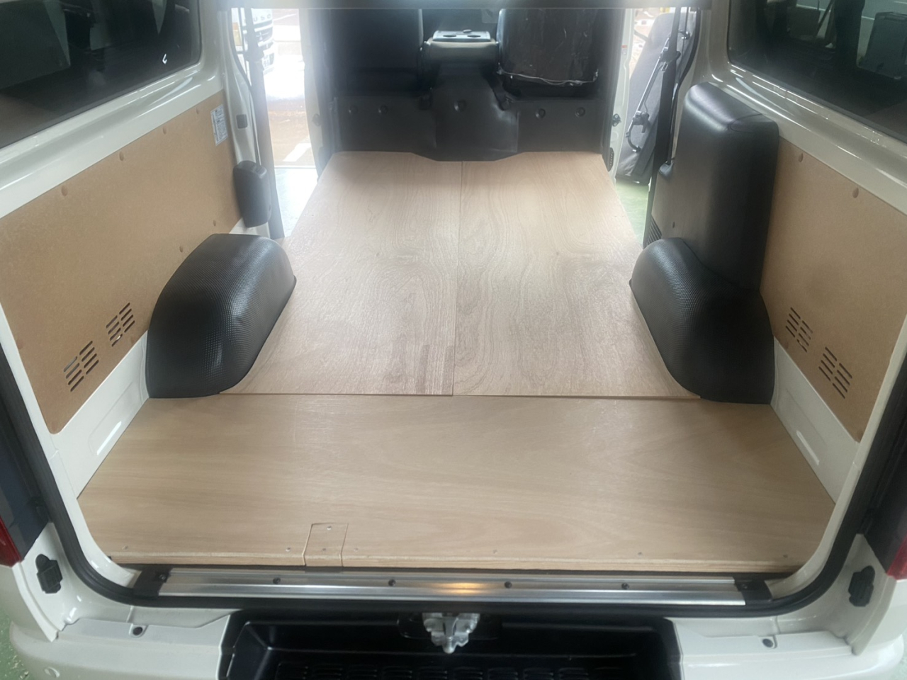 ボンゴブローニー　板張り